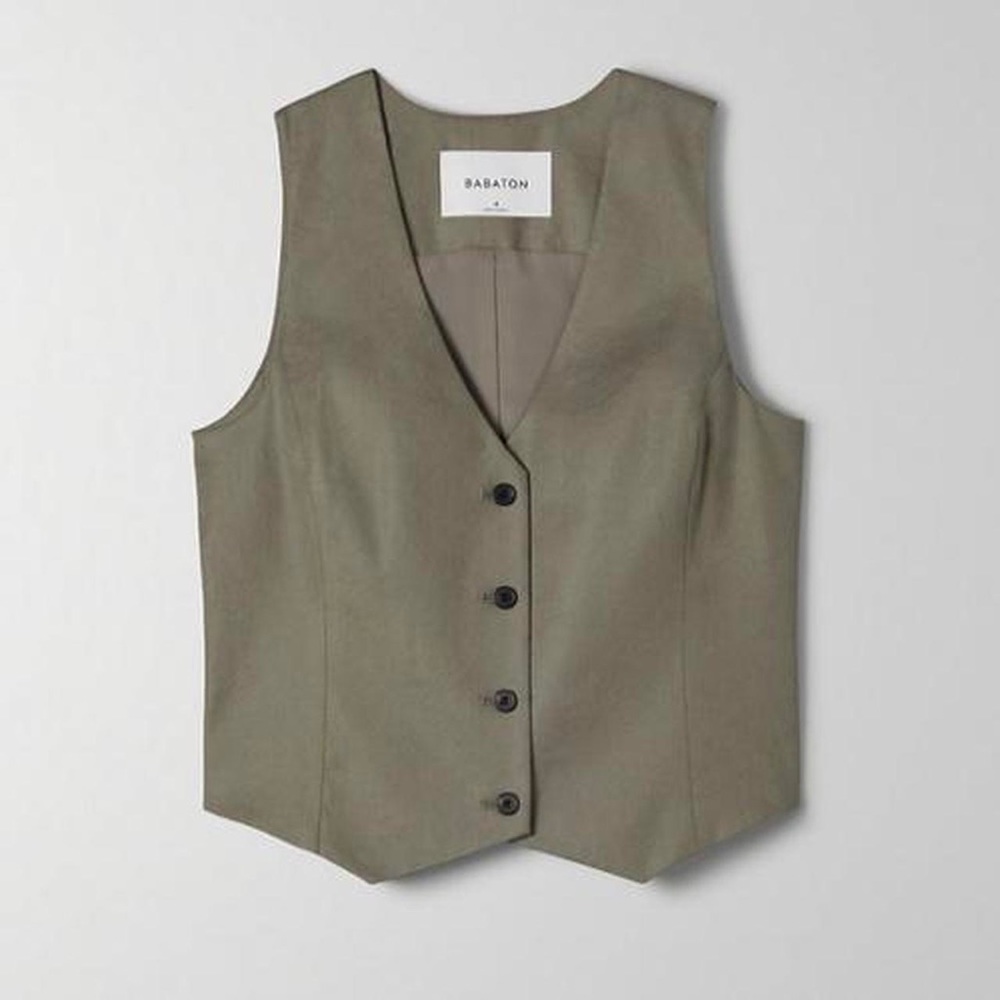 Aritzia Bradshaw vest size 8 NWT olive